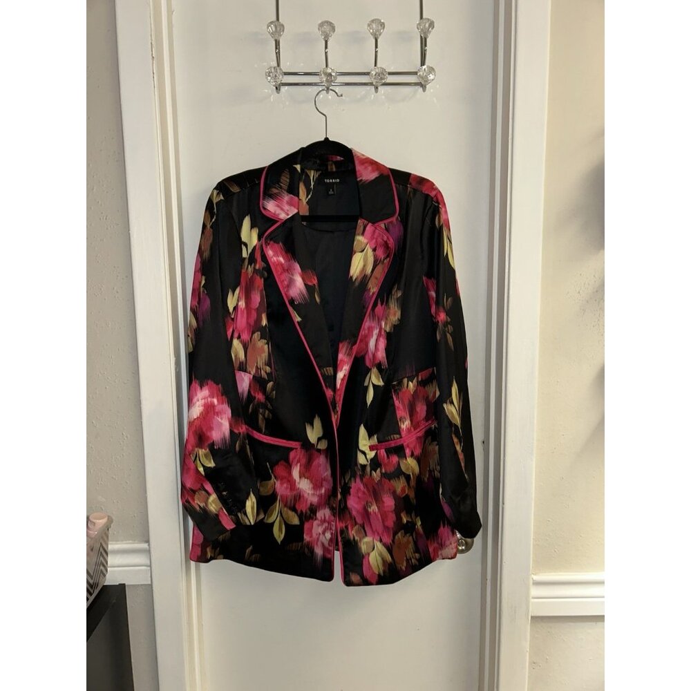 Torrid Black Pink Floral Satin Open Front Relaxed Business Casual Blazer Size 2X - Picture 2 of 7